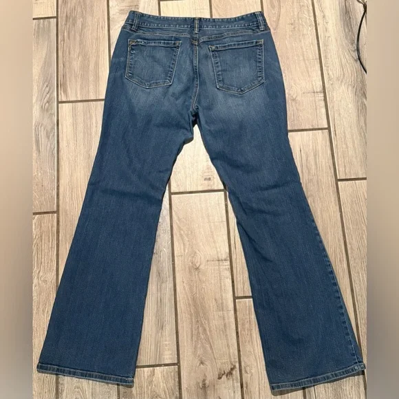 LOFT Women’s Curvy Boot Jeans 12 - Picture 4 of 4